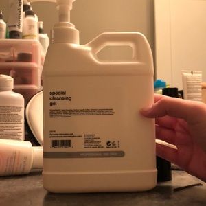 SPECIAL CLEANSING GEL